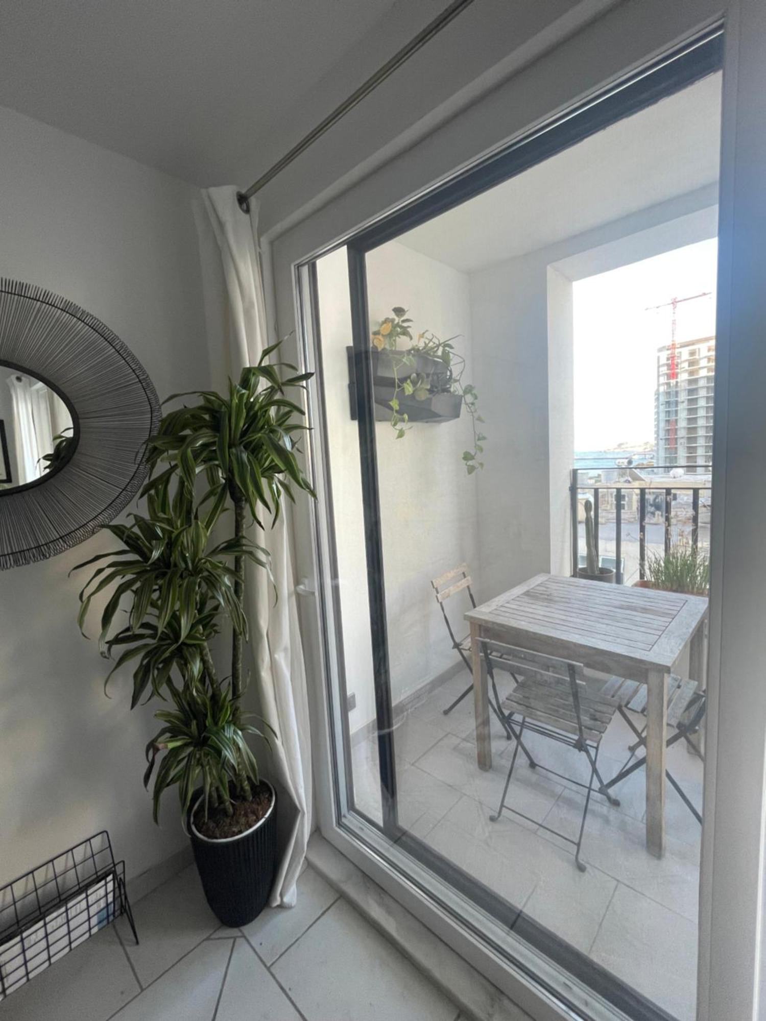 Spacious Seaview Sliema Apt, Steps From Valletta Ferry Dış mekan fotoğraf