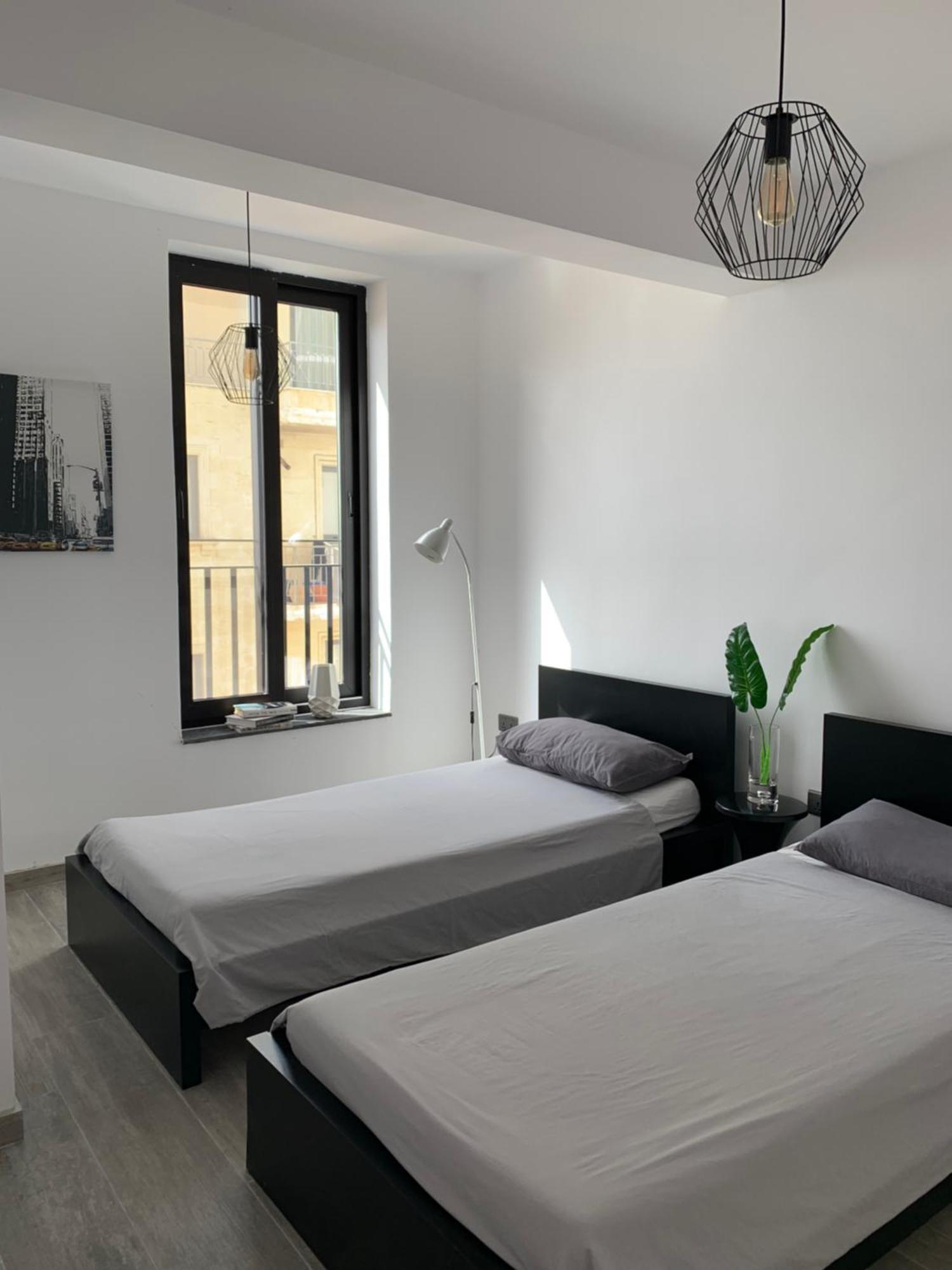 Spacious Seaview Sliema Apt, Steps From Valletta Ferry Dış mekan fotoğraf